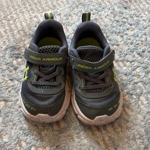 Under Armour Kids Gray and Lime Hook-and-Loop Sneakers